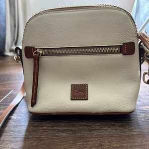 Dooney and Bourke crossbody purse